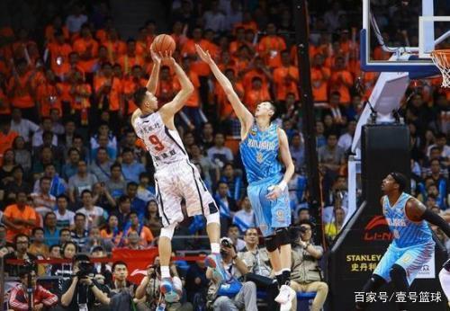 凭借一记头 凭借一记头